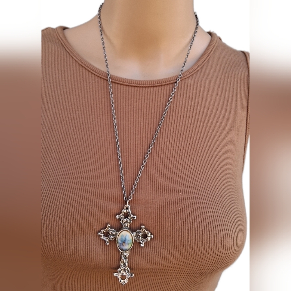 ​🥀 Vintage Ornate Filigree Cross Pendant Necklace - Silvertone & Floral Cameo